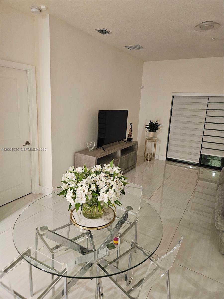 https://bt-photos.global.ssl.fastly.net/miami/orig_boomver_1_A12004836-2.jpg