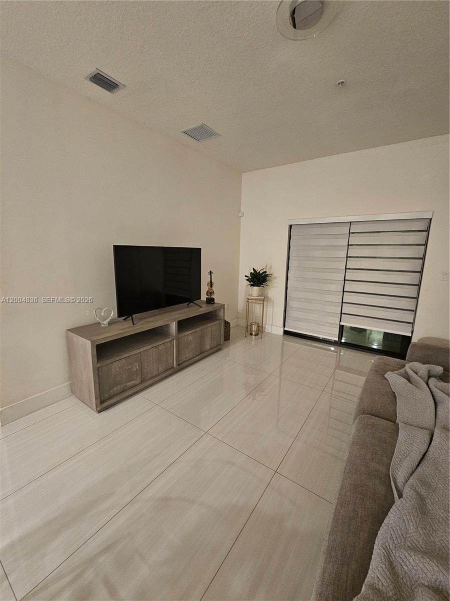 https://bt-photos.global.ssl.fastly.net/miami/orig_boomver_1_A12004836-2.jpg