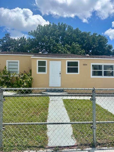 1884 52nd St - Photo 1