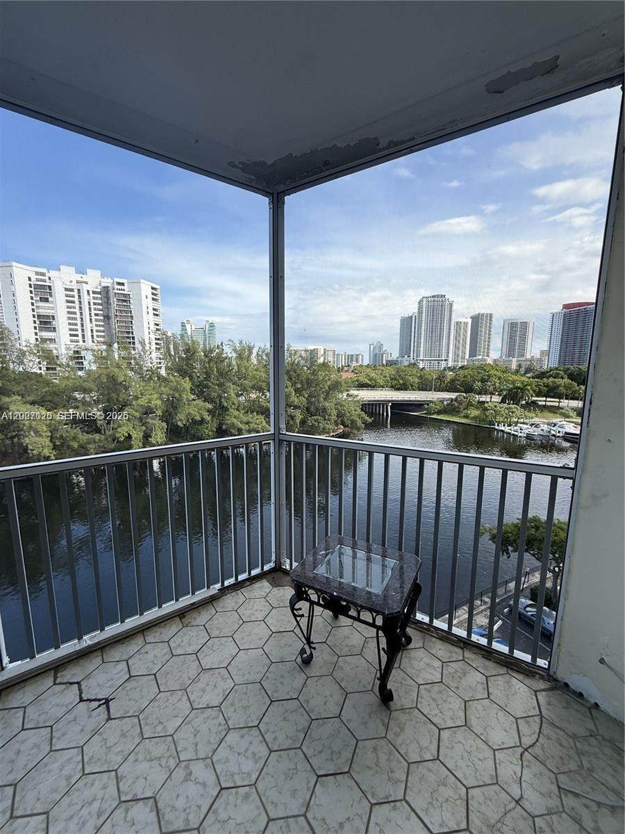 https://bt-photos.global.ssl.fastly.net/miami/orig_boomver_1_A12007025-2.jpg