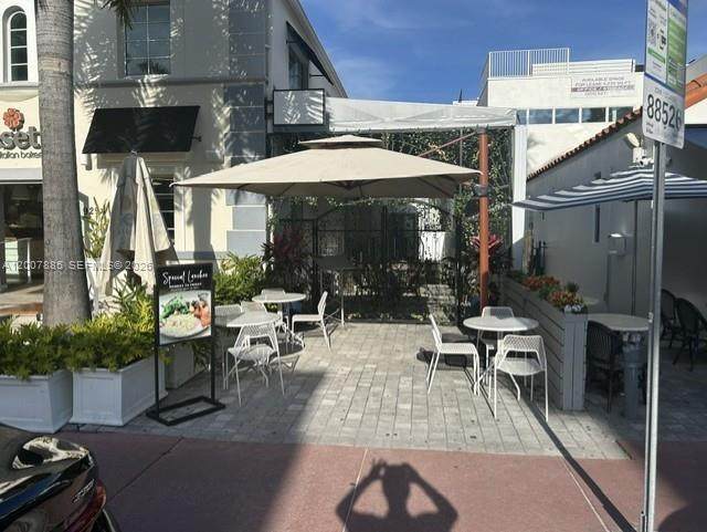 929 Collins Ave - Photo 1