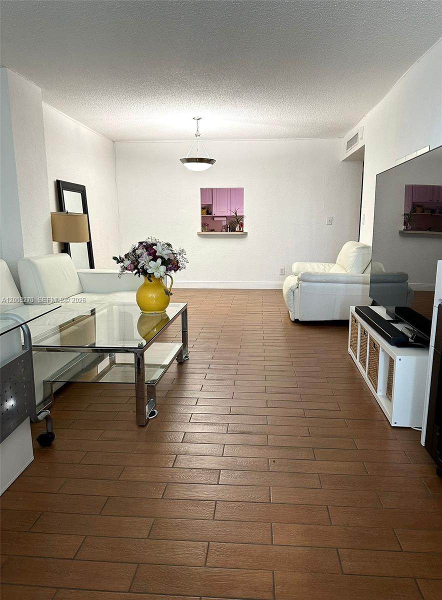https://bt-photos.global.ssl.fastly.net/miami/orig_boomver_1_A12009270-2.jpg