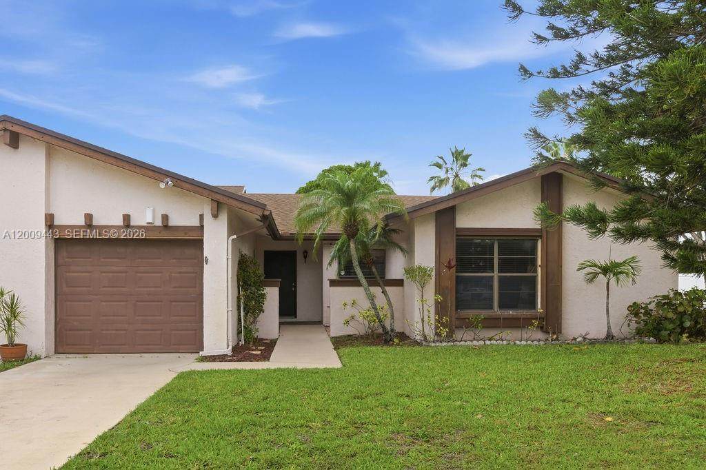 6125 Elsinore Cir - Photo 1