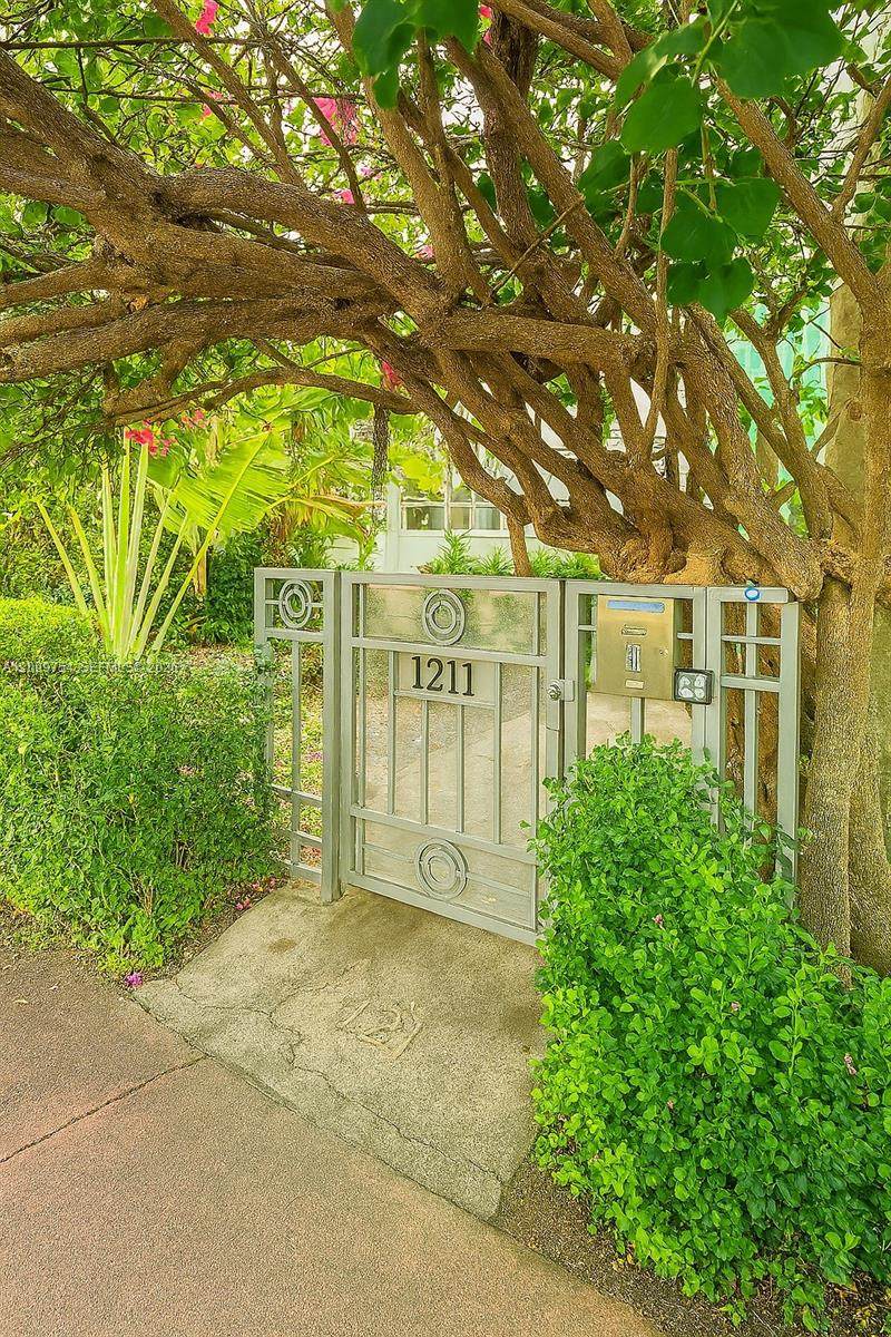 1211 Pennsylvania Ave - Photo 1