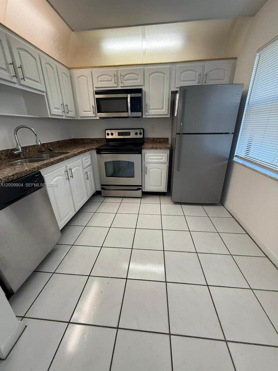 16413 Grape Way - Photo 1