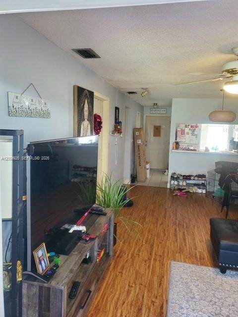 https://bt-photos.global.ssl.fastly.net/miami/orig_boomver_1_A12009925-2.jpg