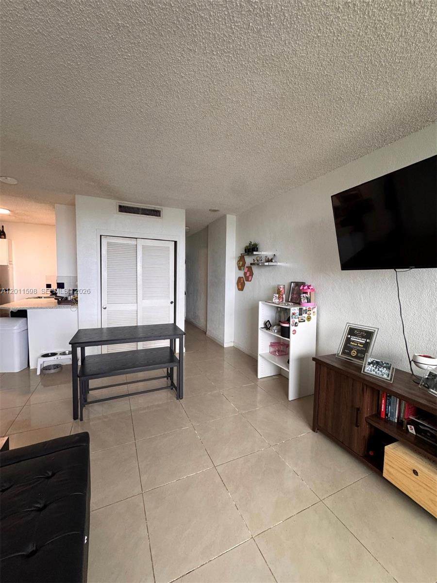 https://bt-photos.global.ssl.fastly.net/miami/orig_boomver_1_A12011598-2.jpg