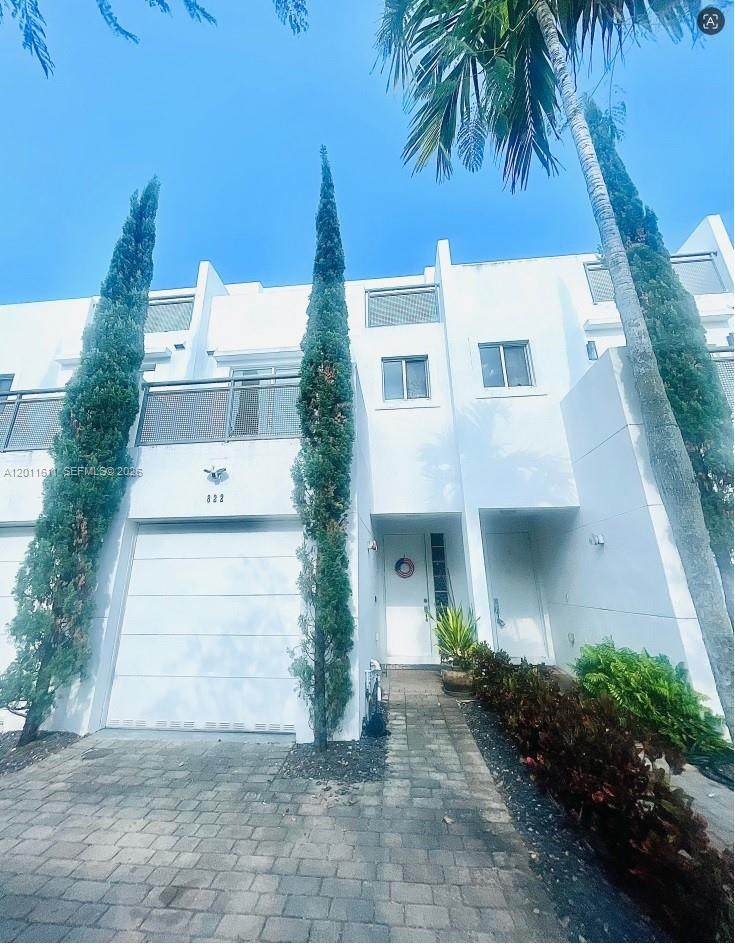 822 19th Ave - Photo 1