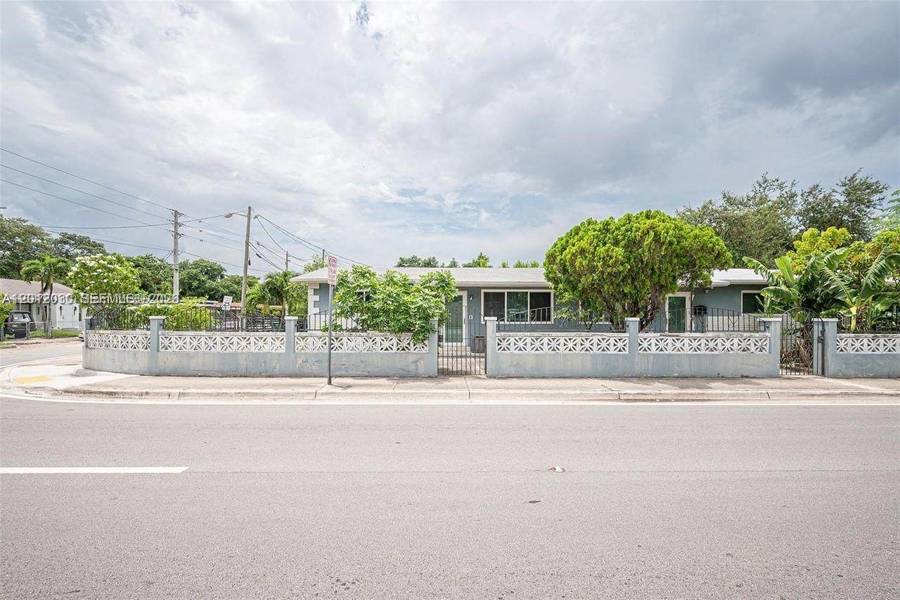 5204 Miami Ave - Photo 1