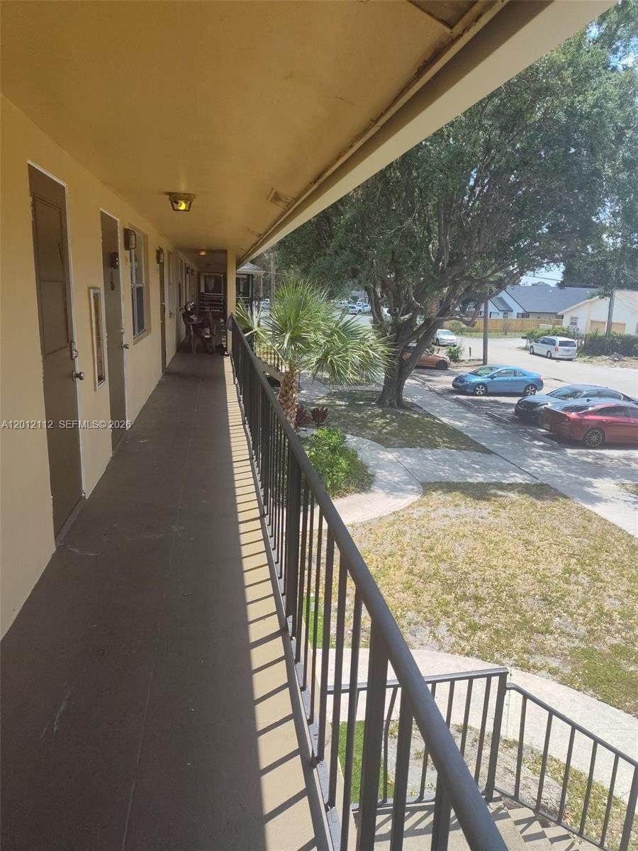 625 20th Ct - Photo 1
