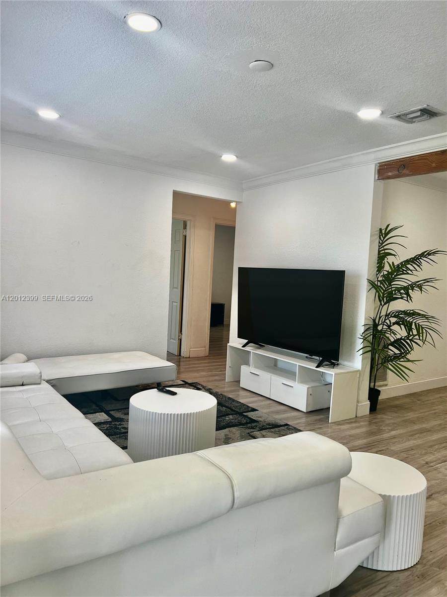 https://bt-photos.global.ssl.fastly.net/miami/orig_boomver_1_A12012399-2.jpg