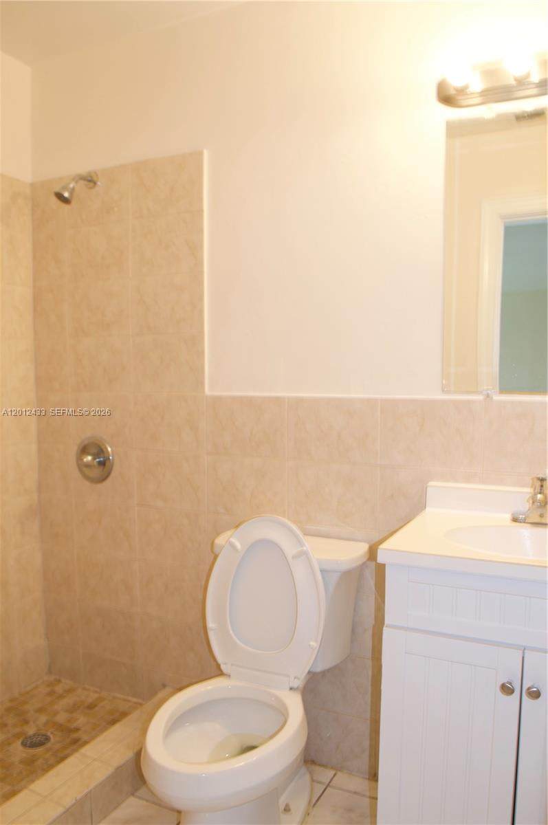 https://bt-photos.global.ssl.fastly.net/miami/1280_boomver_1_A12012433-2.jpg