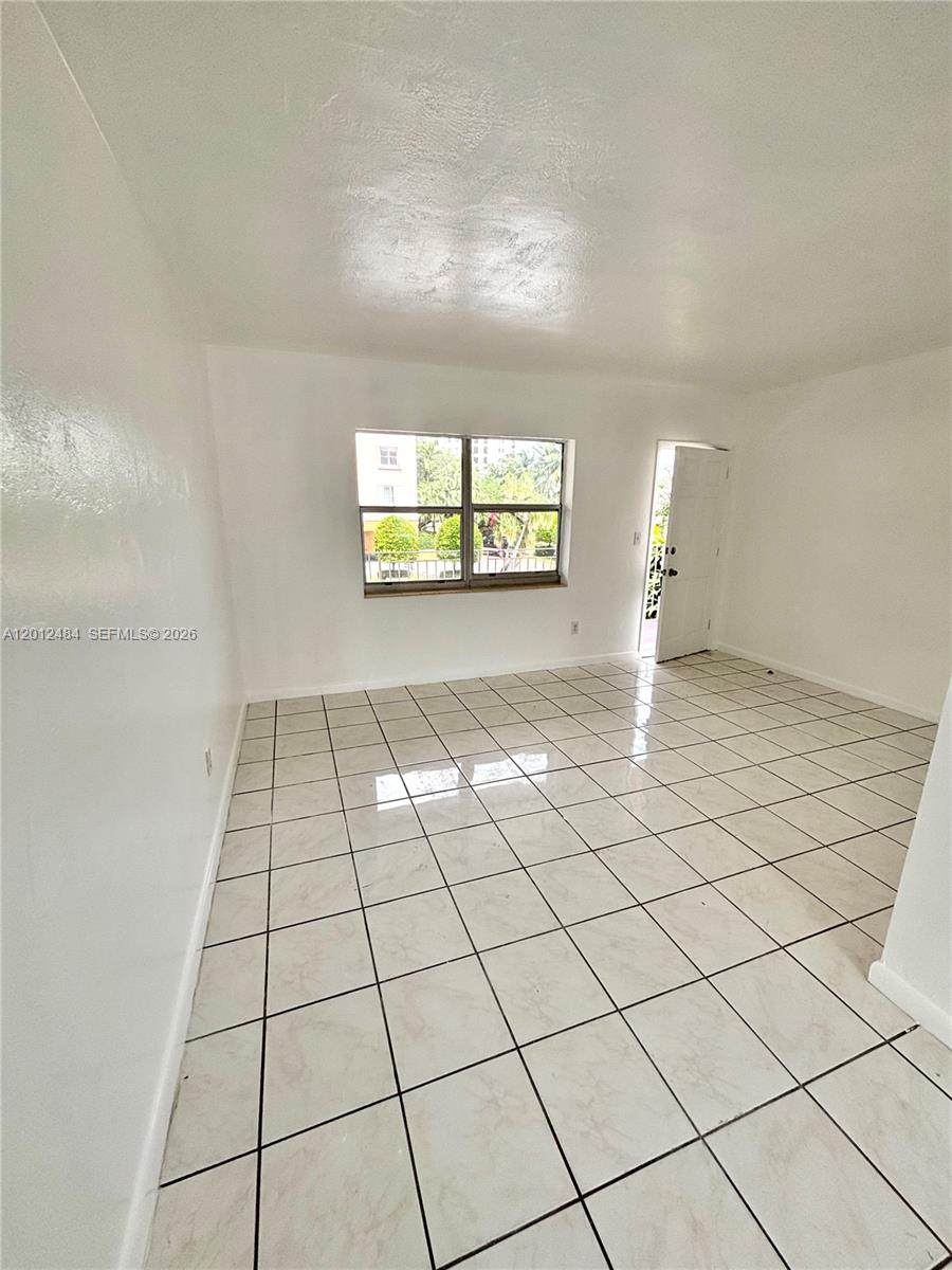 15 Alhambra Cir - Photo 1