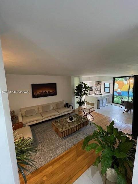 https://bt-photos.global.ssl.fastly.net/miami/orig_boomver_1_A12013591-2.jpg