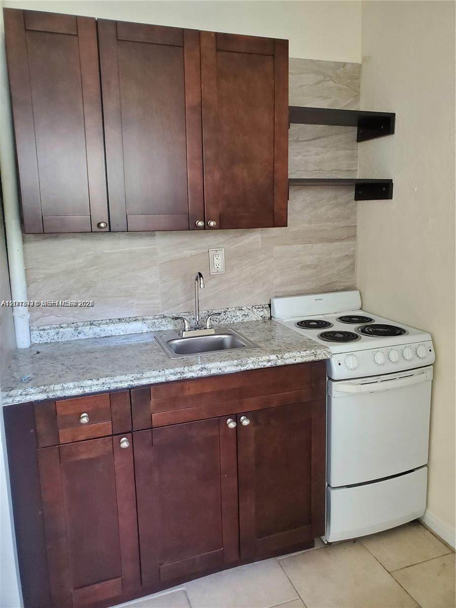 5411 Ravenswood Rd - Photo 1