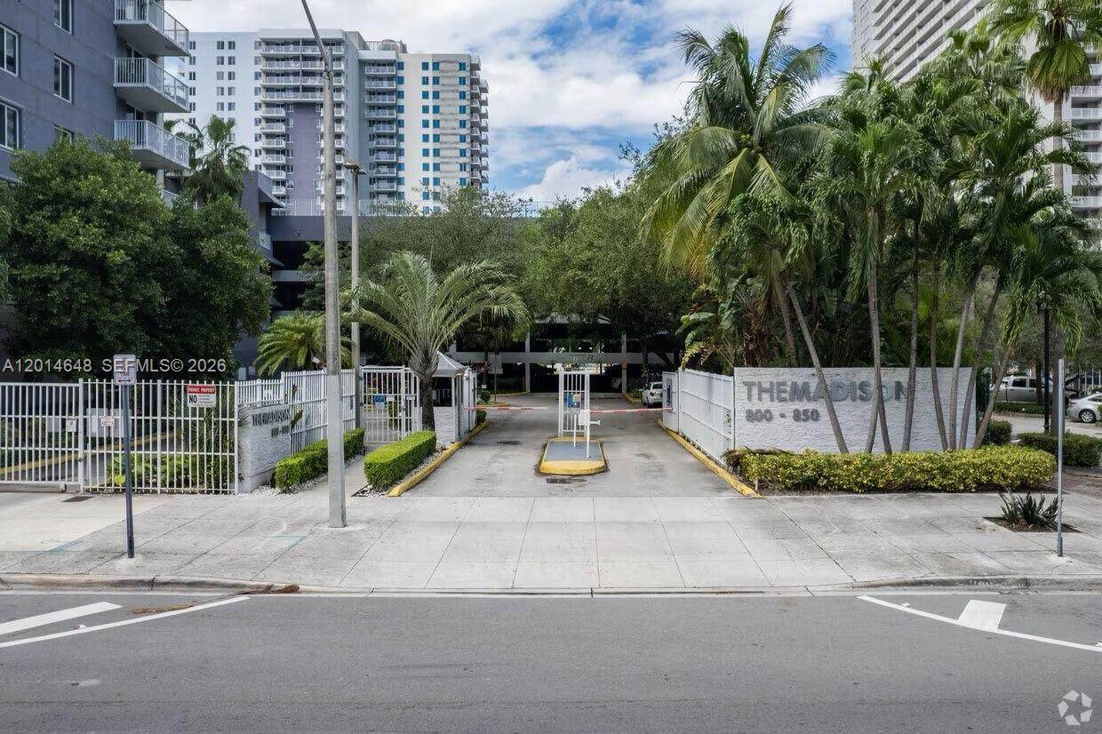 800 Miami Ave - Photo 1