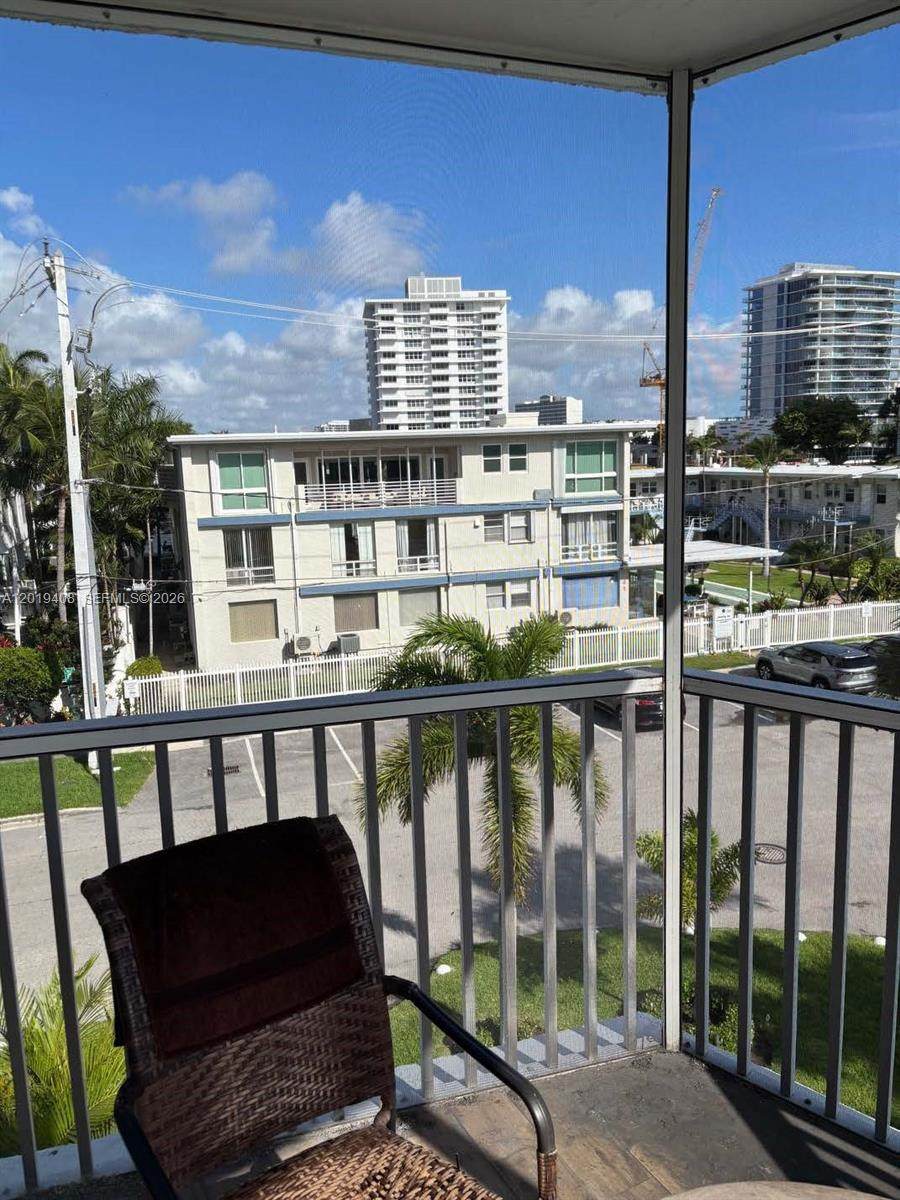 720 Bayshore Dr - Photo 1