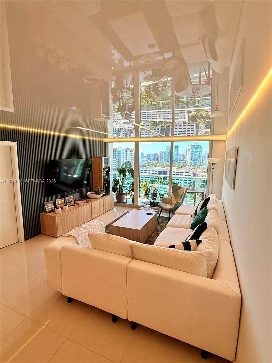 https://bt-photos.global.ssl.fastly.net/miami/1280_boomver_1_A12021030-2.jpg