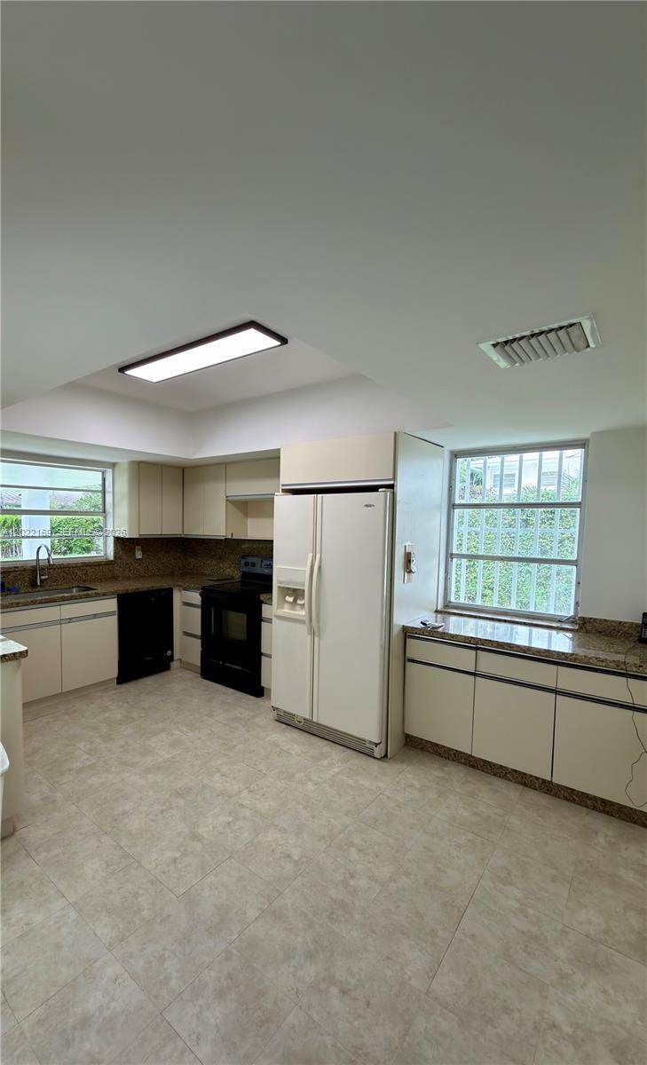 https://bt-photos.global.ssl.fastly.net/miami/1280_boomver_1_A12022169-2.jpg