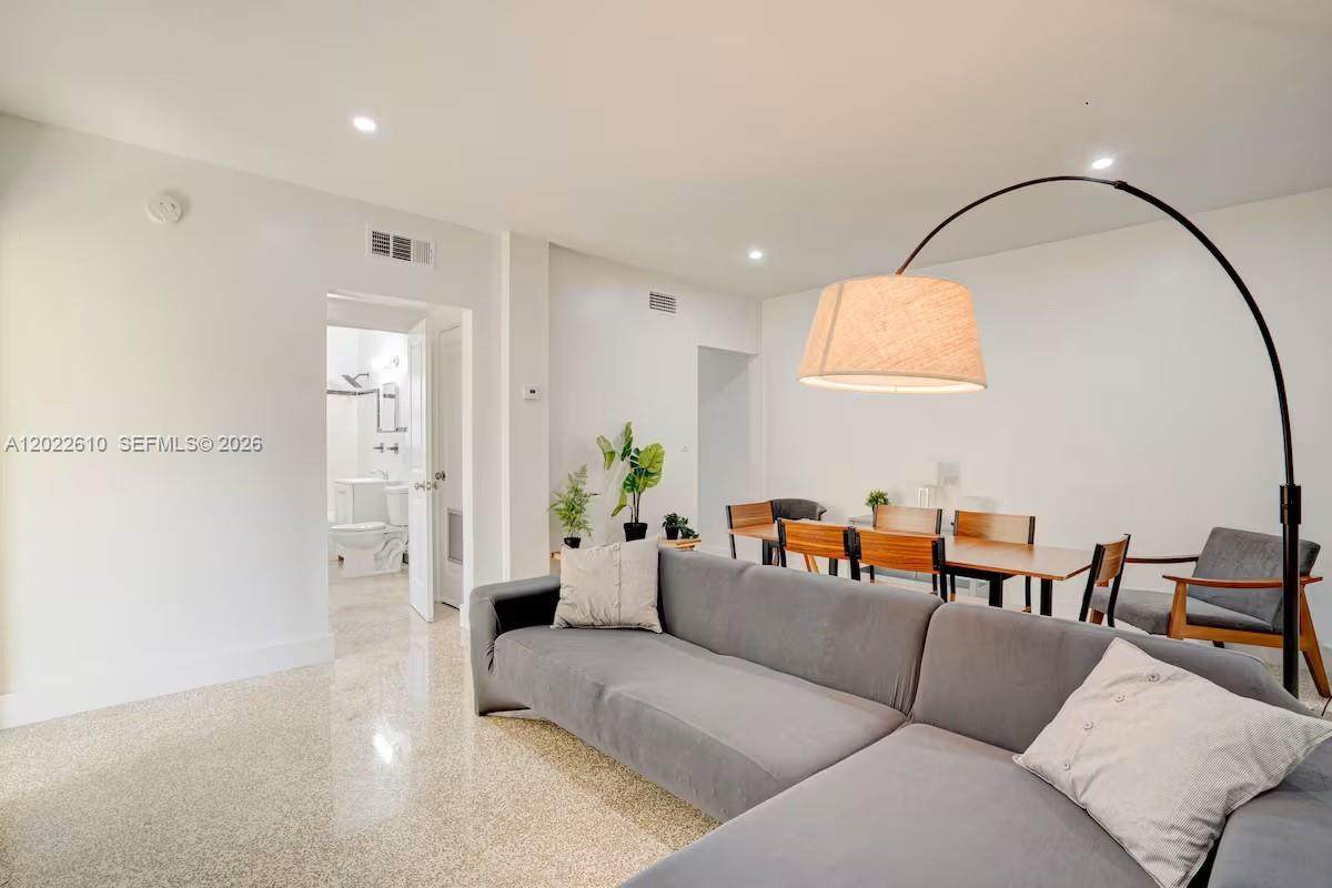 224 111th St - Photo 1