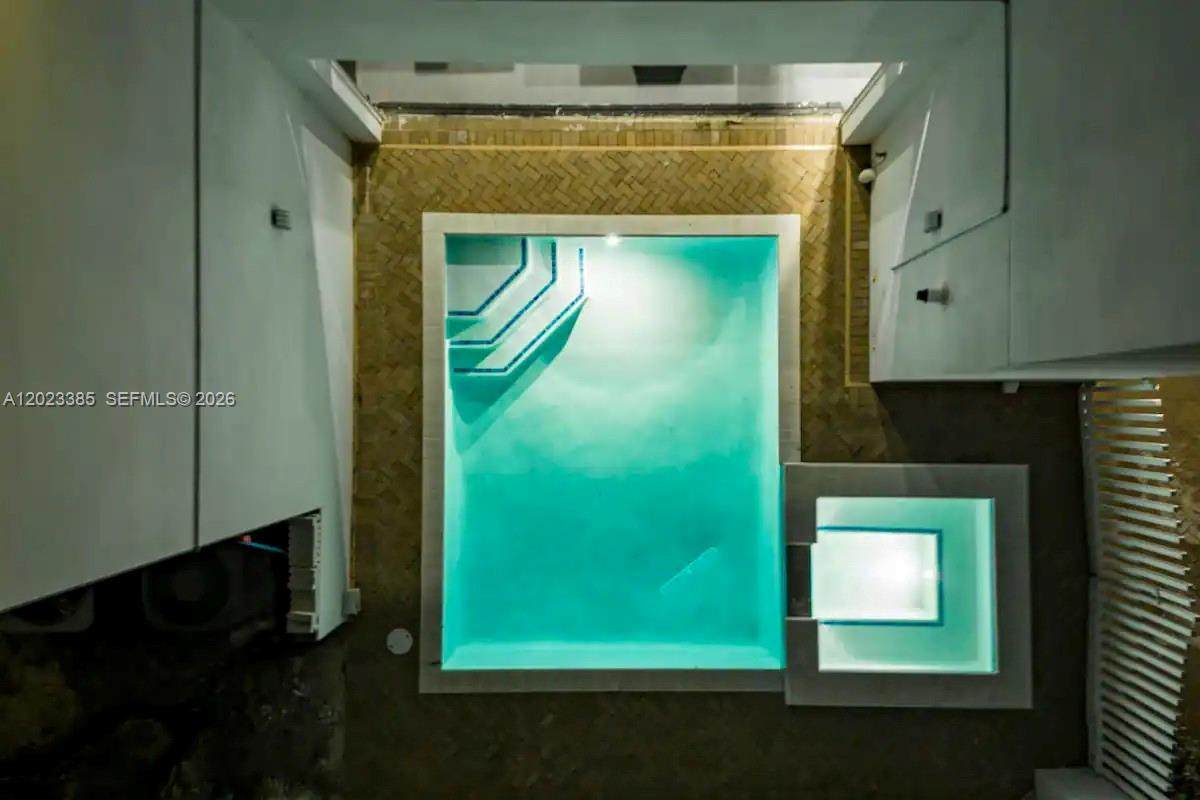 https://bt-photos.global.ssl.fastly.net/miami/1280_boomver_2_A12023385-2.jpg