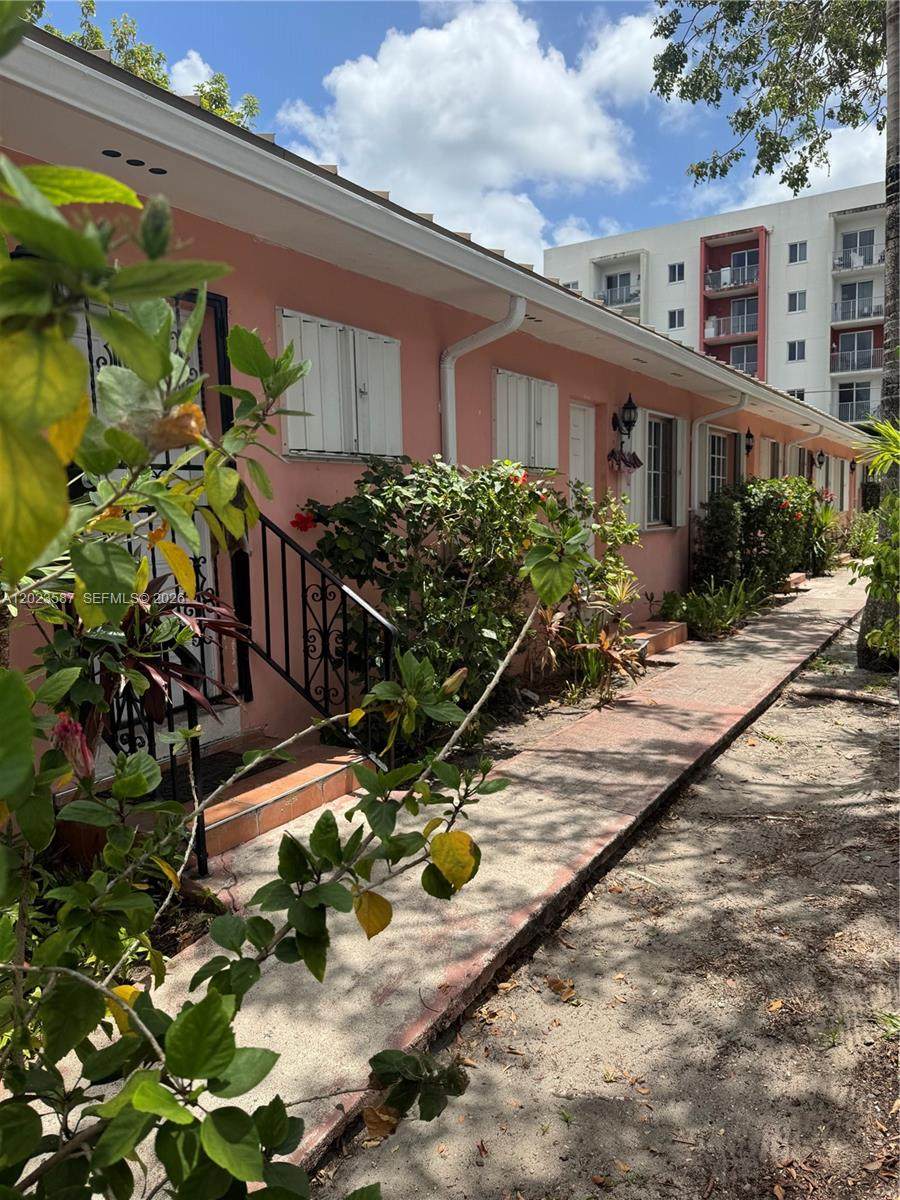 1020 5th St - Photo 1