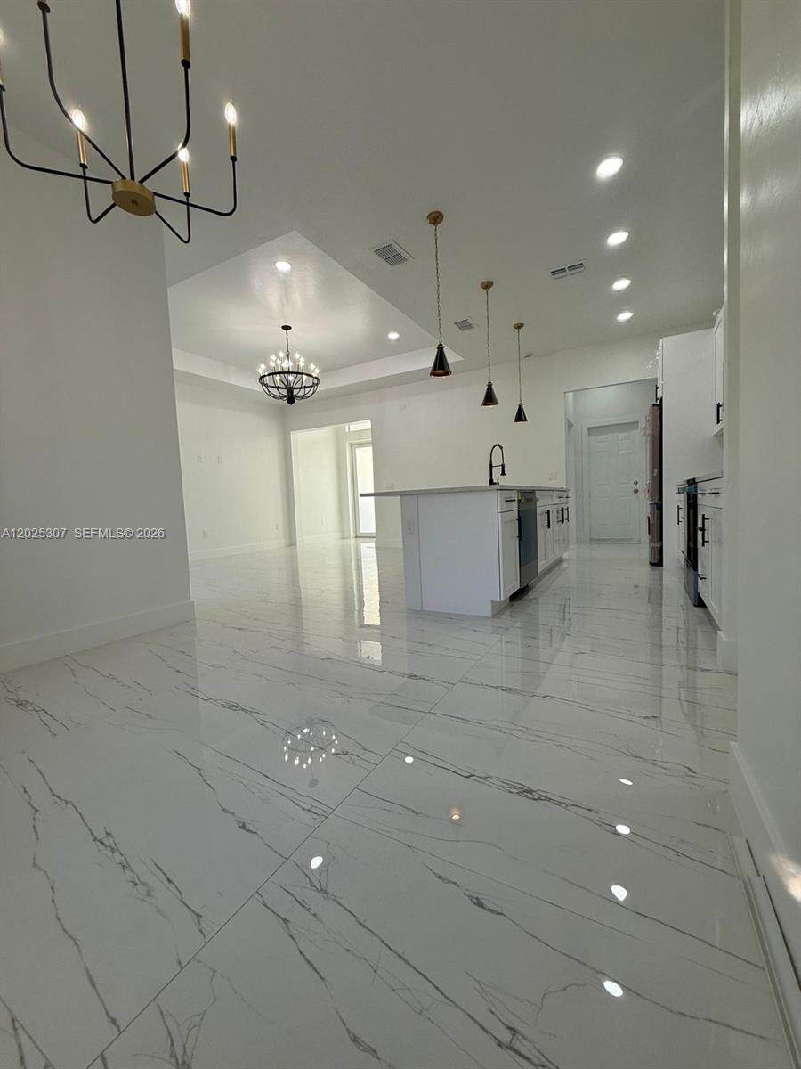 https://bt-photos.global.ssl.fastly.net/miami/1280_boomver_1_A12025307-2.jpg
