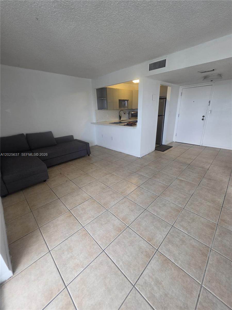 https://bt-photos.global.ssl.fastly.net/miami/orig_boomver_1_A12025637-2.jpg