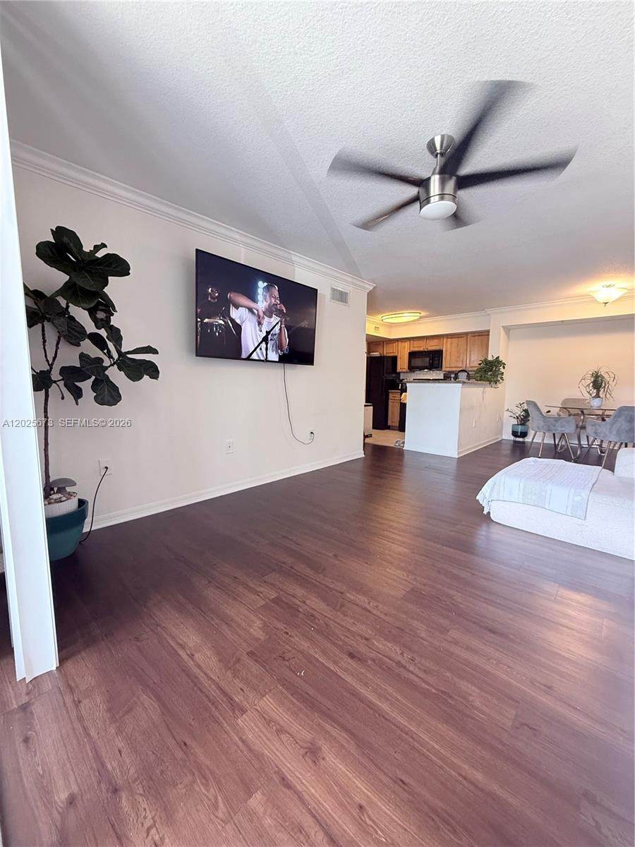 https://bt-photos.global.ssl.fastly.net/miami/orig_boomver_1_A12025673-2.jpg