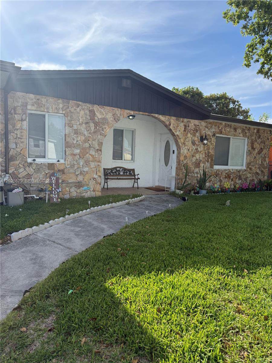 1816 25th Ter - Photo 1