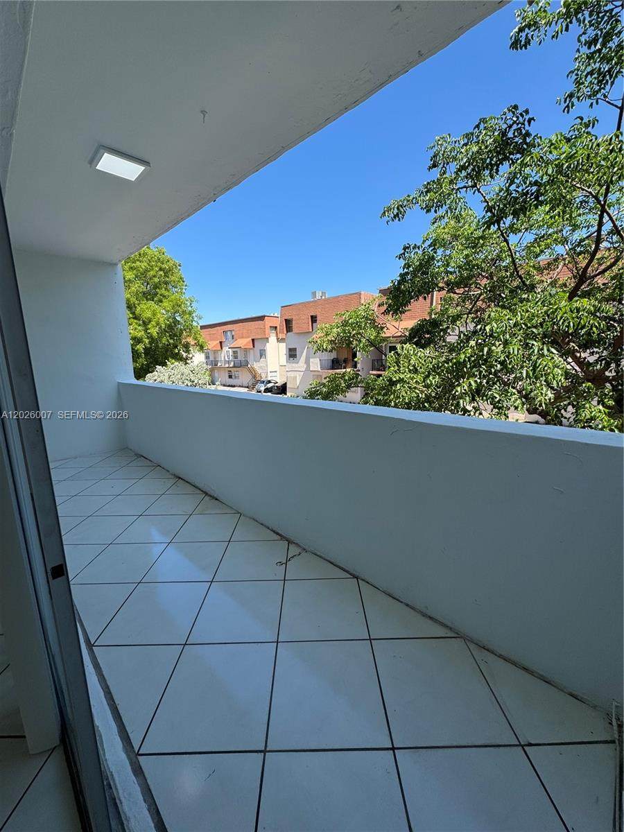 1555 44th Pl - Photo 1