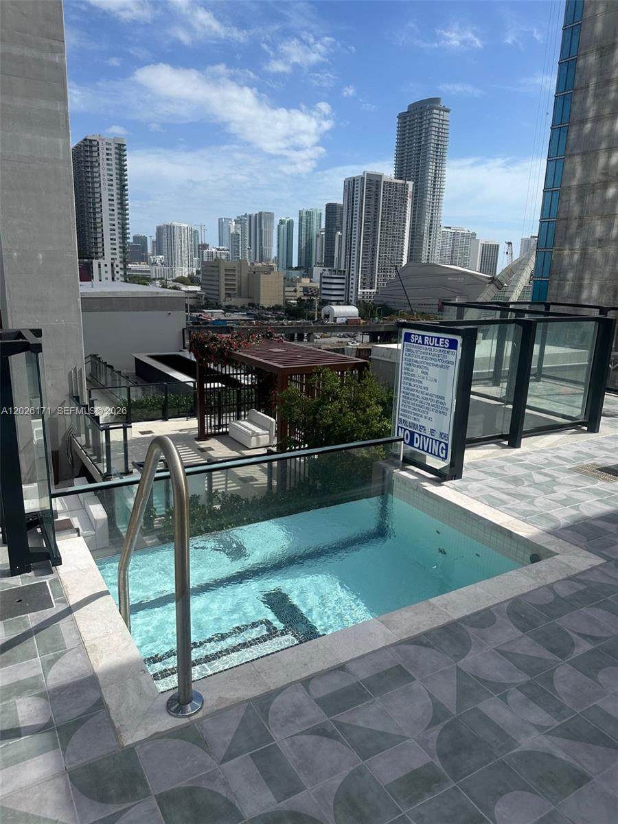 https://bt-photos.global.ssl.fastly.net/miami/orig_boomver_1_A12026171-2.jpg