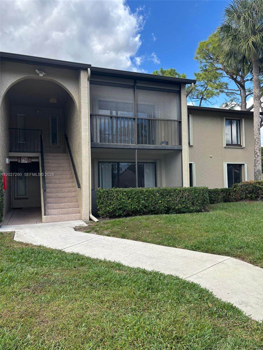 718 Sunny Pine Way - Photo 1