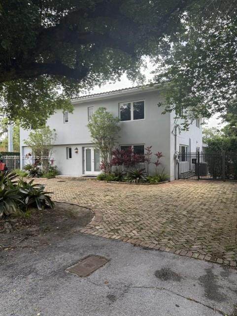 4803 University Dr - Photo 1