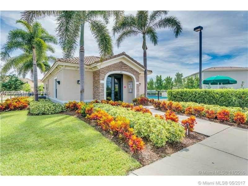 311 194th Ln - Photo 1