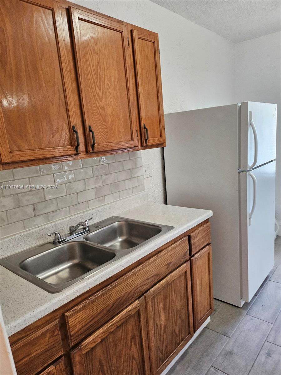 709 4th Ct - Photo 1