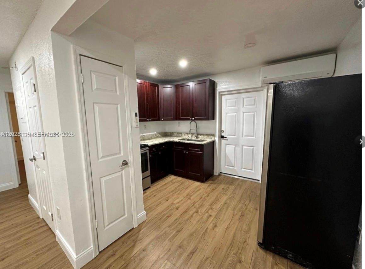 813 Jefferson St - Photo 1