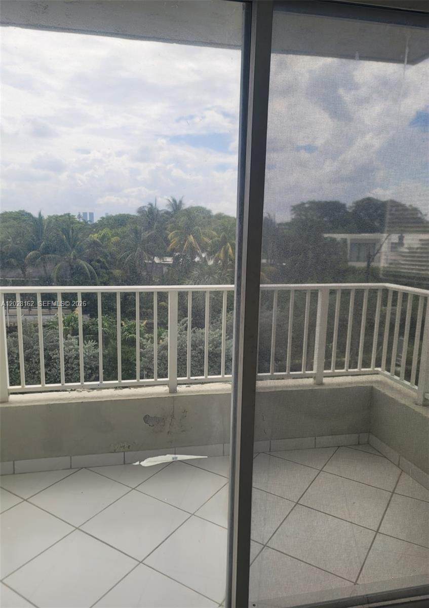 2600 Collins Ave - Photo 1