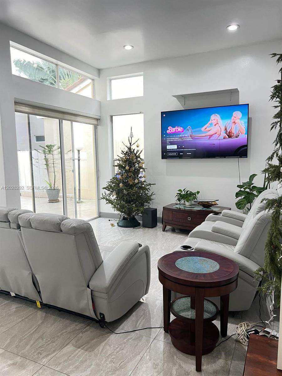 1120 Papaya St - Photo 1