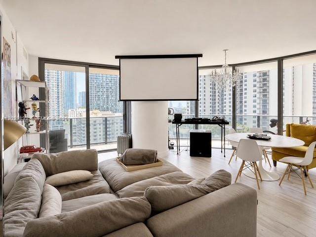 https://bt-photos.global.ssl.fastly.net/miami/1280_boomver_1_A12028899-2.jpg