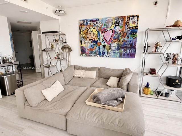 https://bt-photos.global.ssl.fastly.net/miami/1280_boomver_1_A12028899-2.jpg