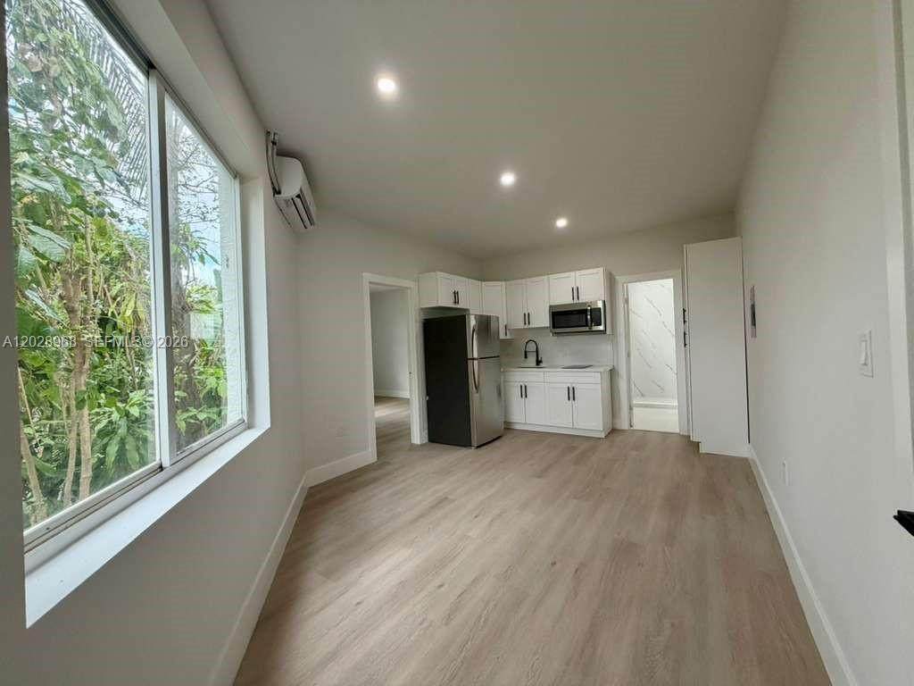 2425 6th St - Photo 1