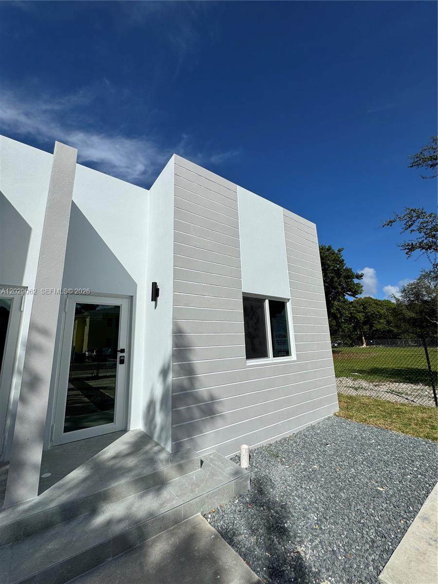 https://bt-photos.global.ssl.fastly.net/miami/1280_boomver_1_A12029062-2.jpg