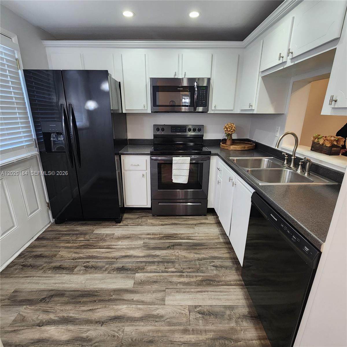 900 12th Ave - Photo 1