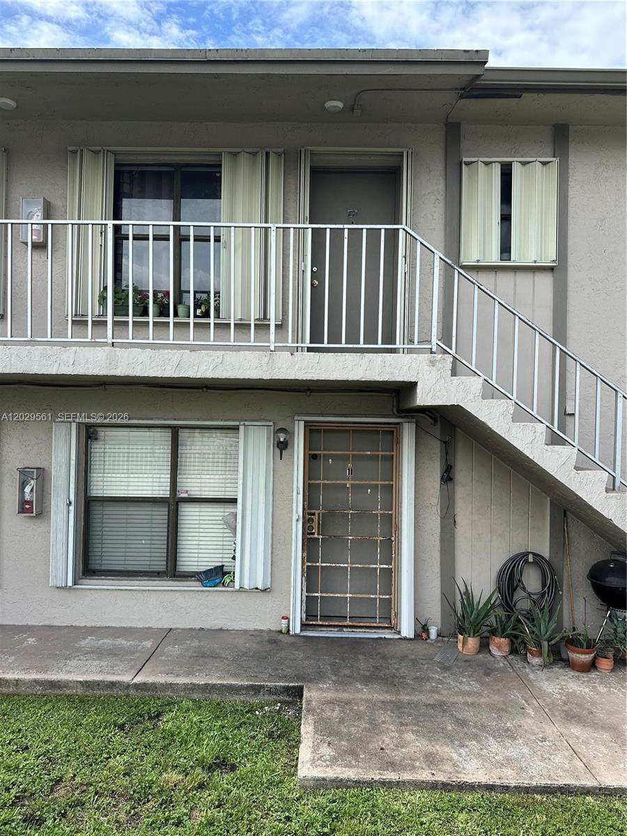 15360 72 ST - Photo 1