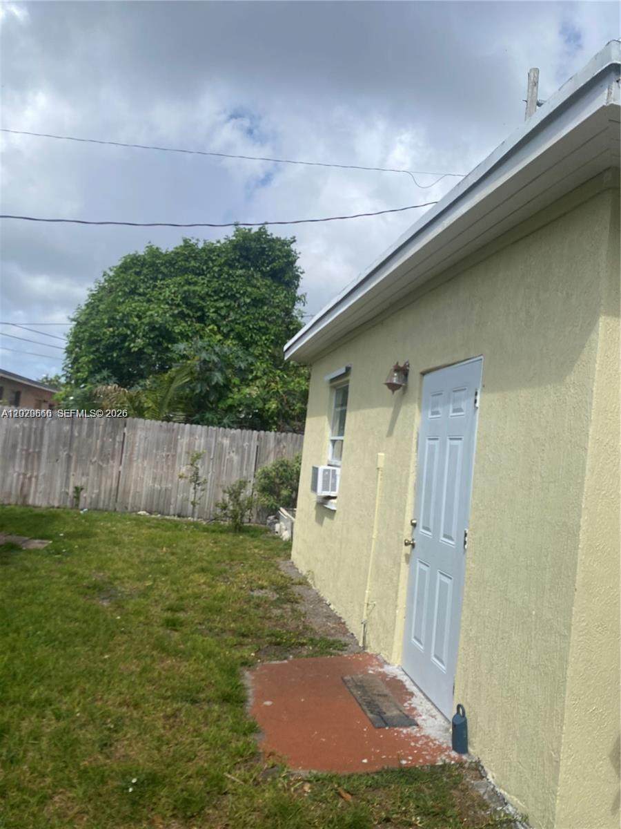 115 192nd St - Photo 1