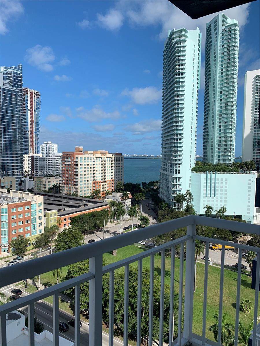 https://bt-photos.global.ssl.fastly.net/miami/1280_boomver_1_A12030011-2.jpg