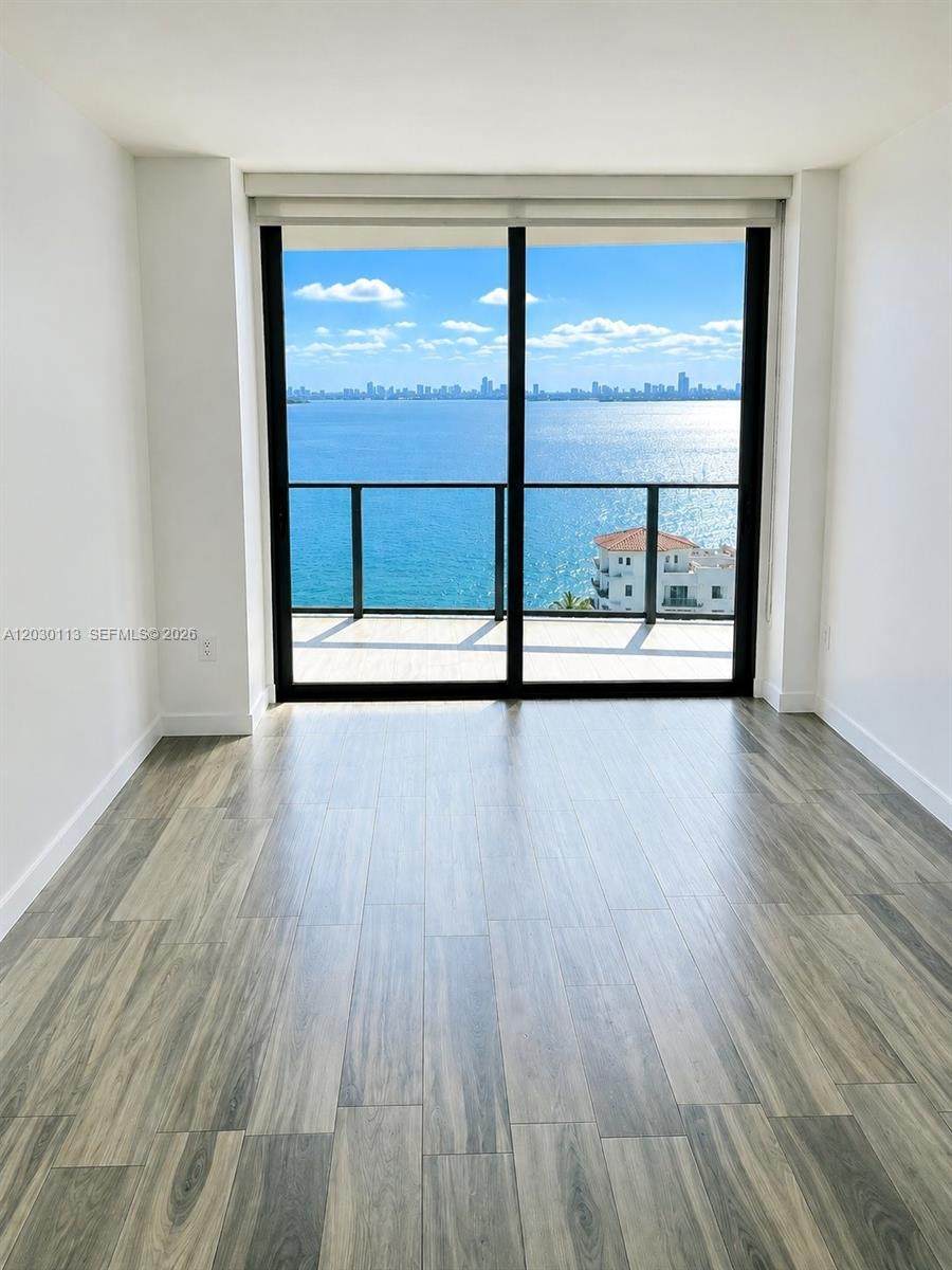 https://bt-photos.global.ssl.fastly.net/miami/orig_boomver_1_A12030113-2.jpg