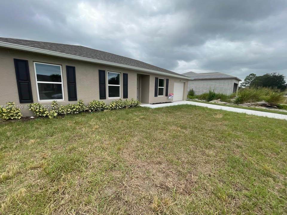 2613 62nd St W - Photo 1