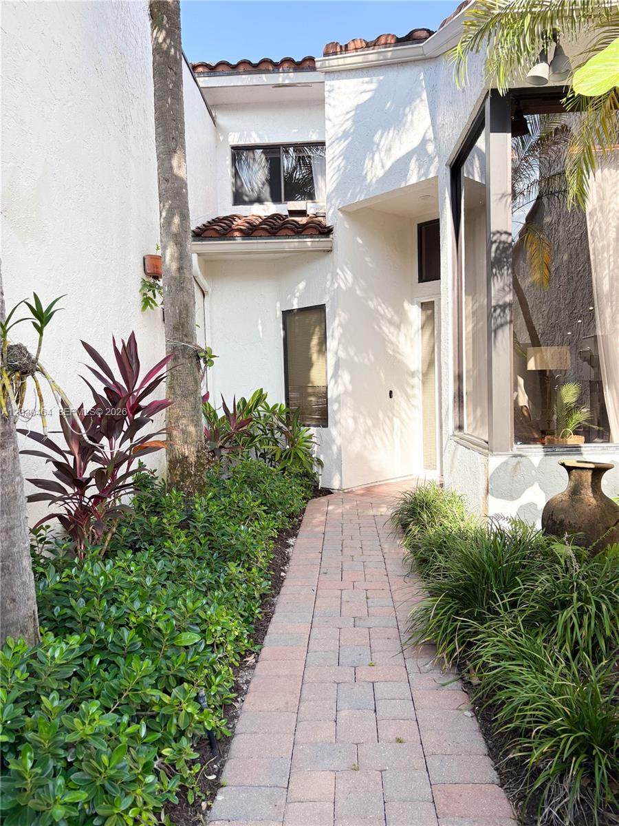 https://bt-photos.global.ssl.fastly.net/miami/1280_boomver_1_A12030464-2.jpg